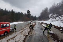 Delo ob regionalni cesti - odcep Gozdace